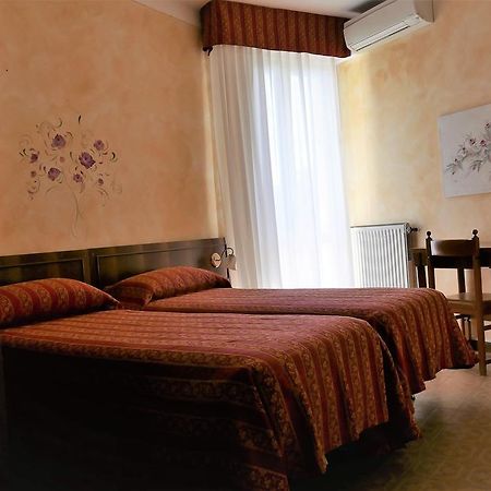 Albergo Villa Angela Toscolano Maderno Exterior foto