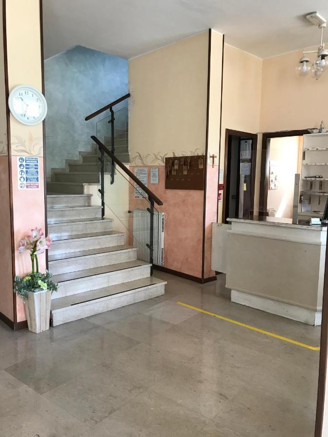 Albergo Villa Angela Toscolano Maderno Exterior foto