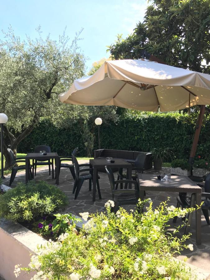 Albergo Villa Angela Toscolano Maderno Exterior foto